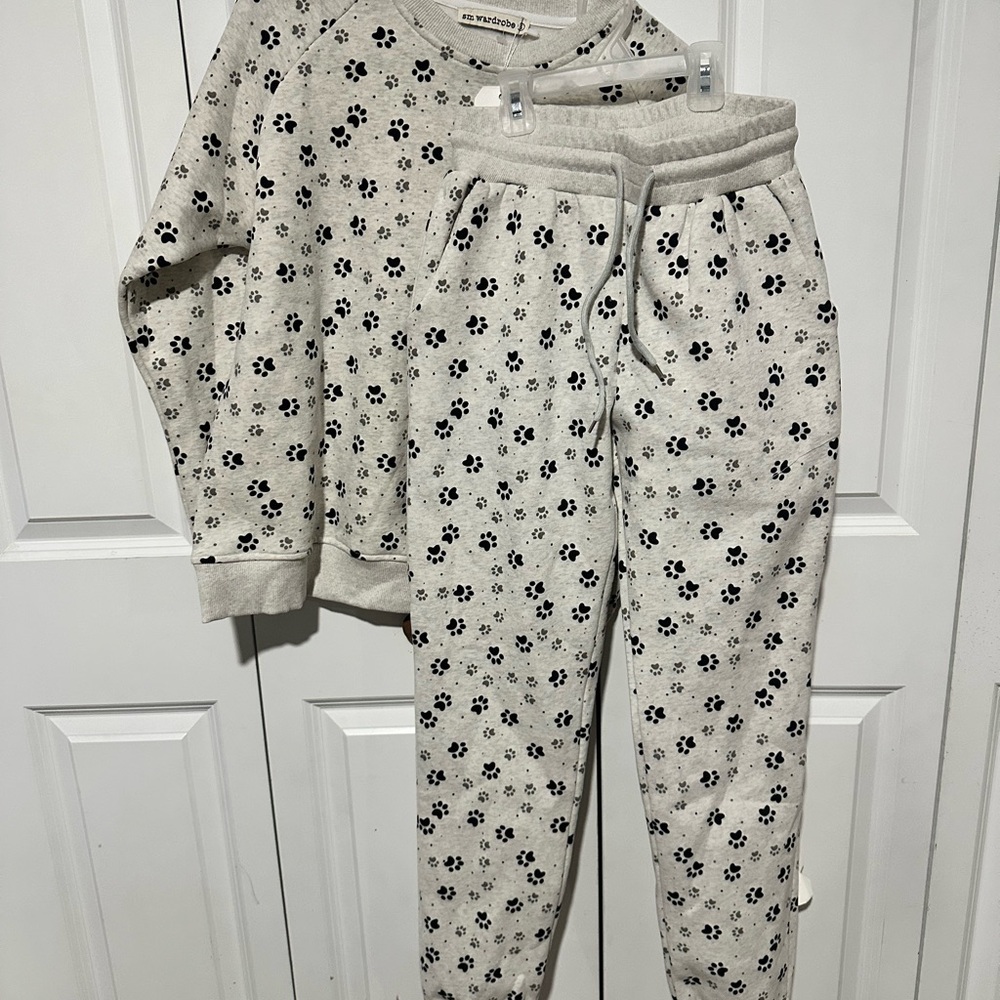 Gray animal paws Sweatshirt and Joggers Set